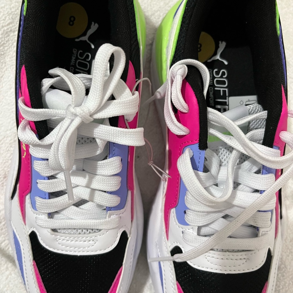 Beautiful ladies sneakers brand new brand new